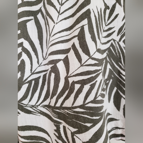 Cute Tropical Leaf Patterned Summer Shorts - Picture 5 of 5